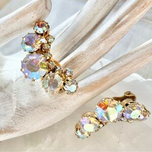 Vintage Gold Iridescent Gorgeous AURORA AB Rhinestone Vintage Clip Earrings Glam